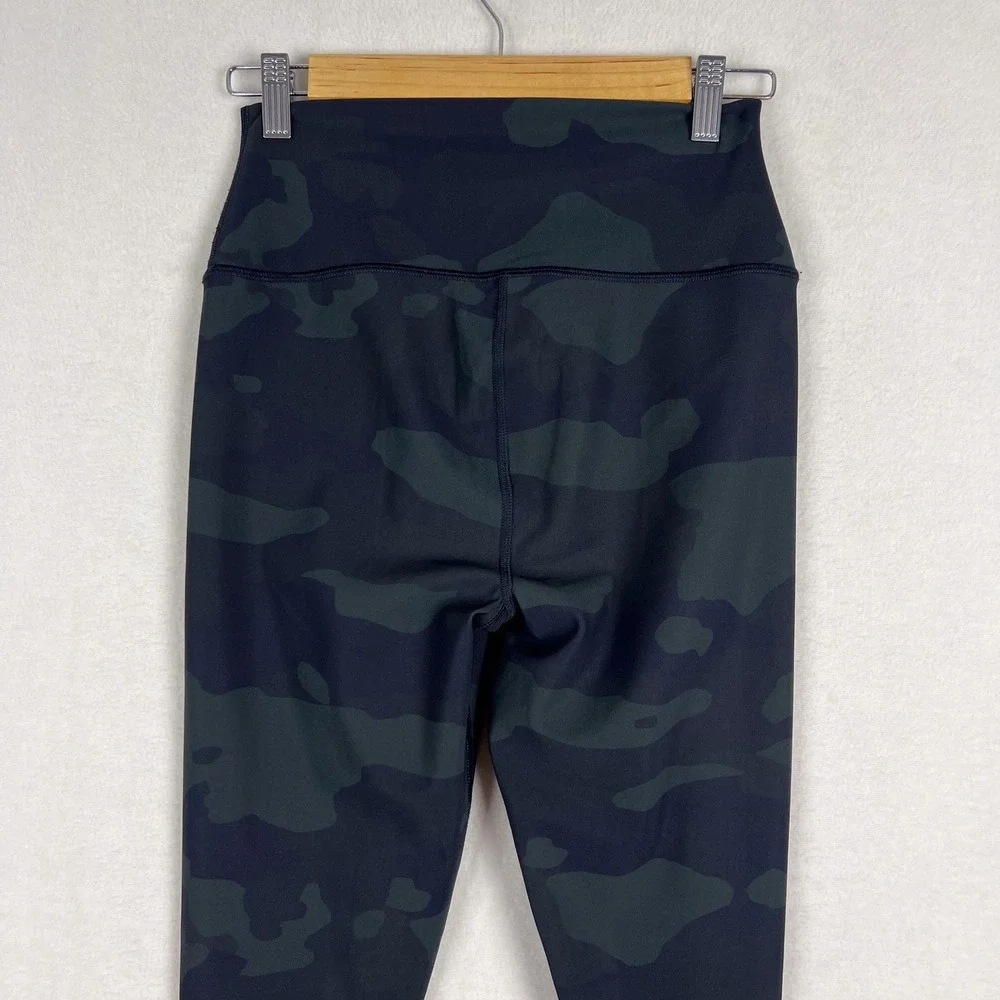 Alo Yoga Vapor High Waist Leggings in Hunter Camo Size Medium